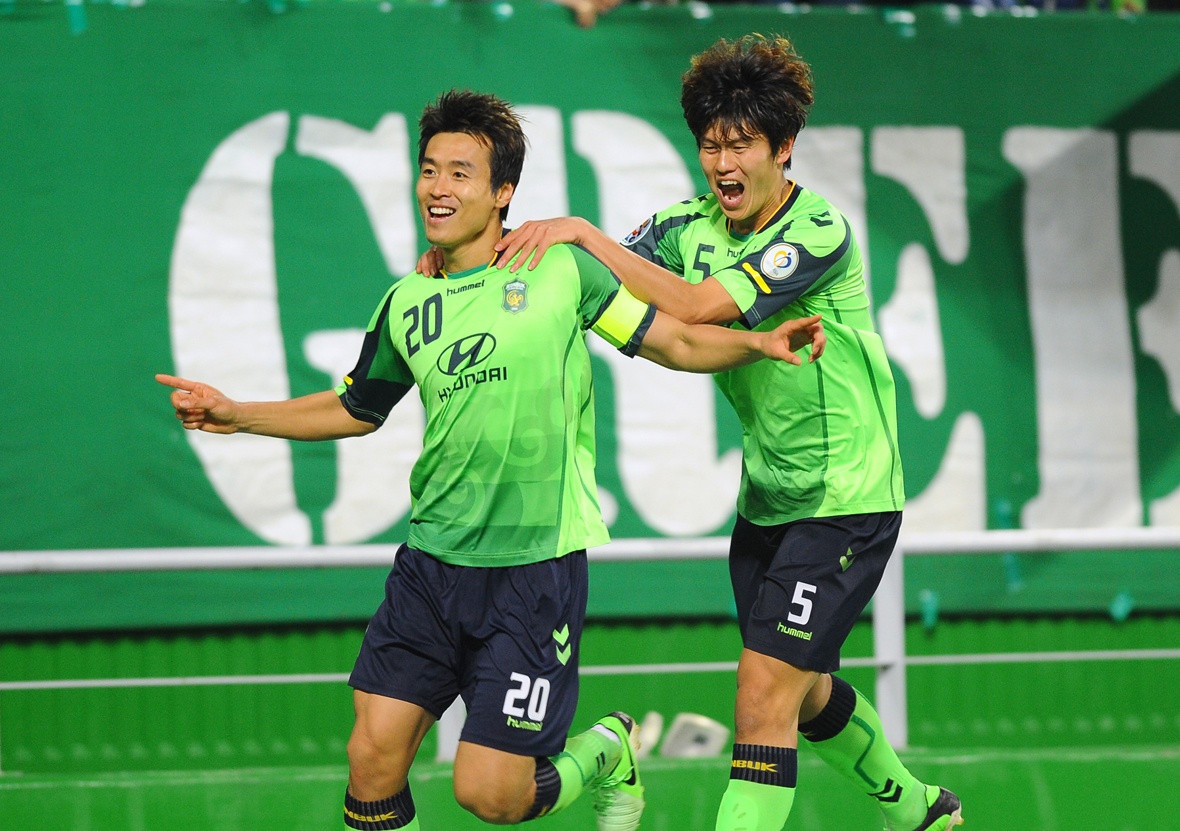 soi-keo-ca-cuoc-bong-da-ngay-31-7-jeonbuk-hyundai-vs-jeju-utd-xay-chac-ngoi-dau-b9 2